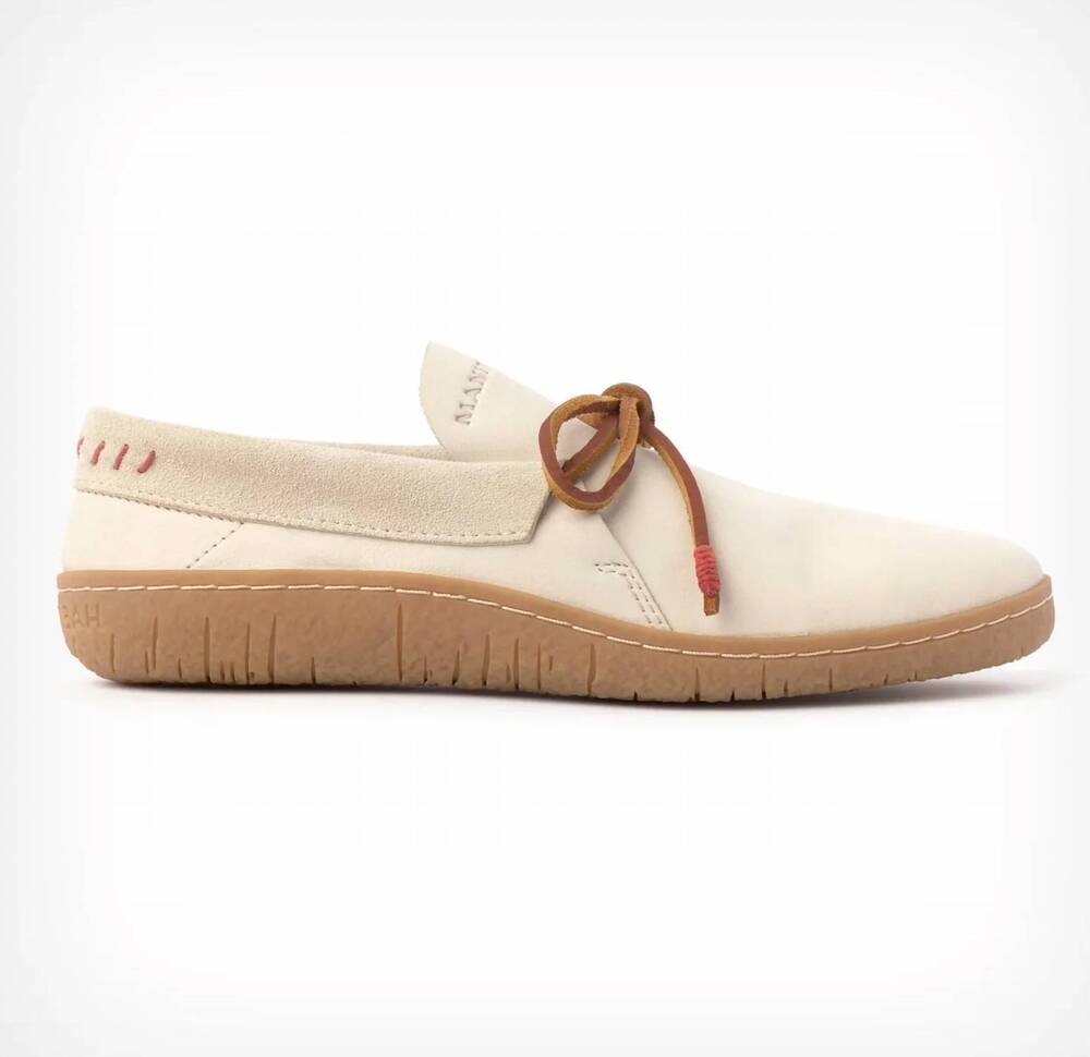 NEW MANITOBAH MUKLUKS women's modern moccasin shoe in winter white